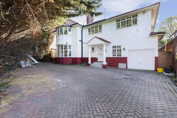 Grand home with off street parking Holden Road, North Finchley